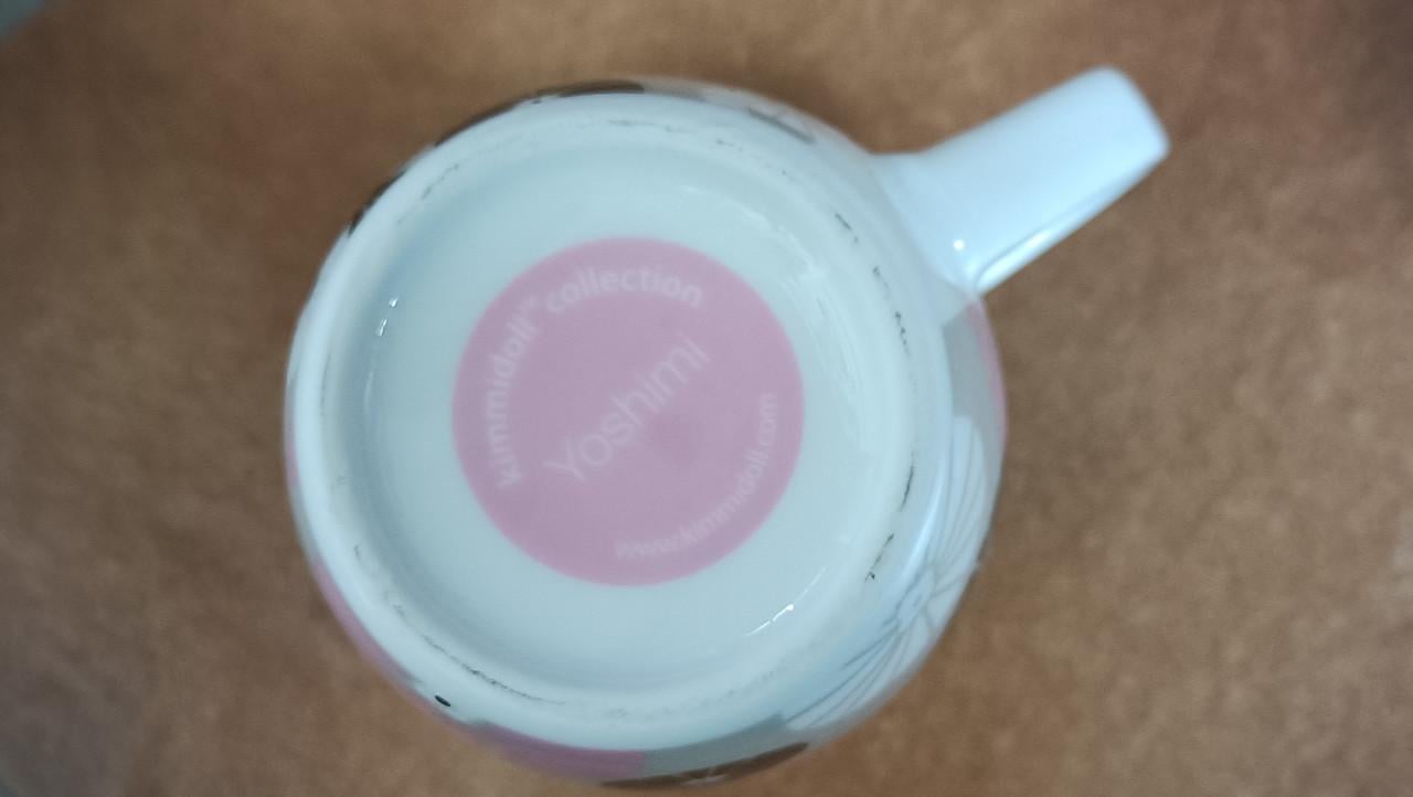 Mok van Yoshimi, Kimmidoll collection. 2 Verschillende kanten op de mok.