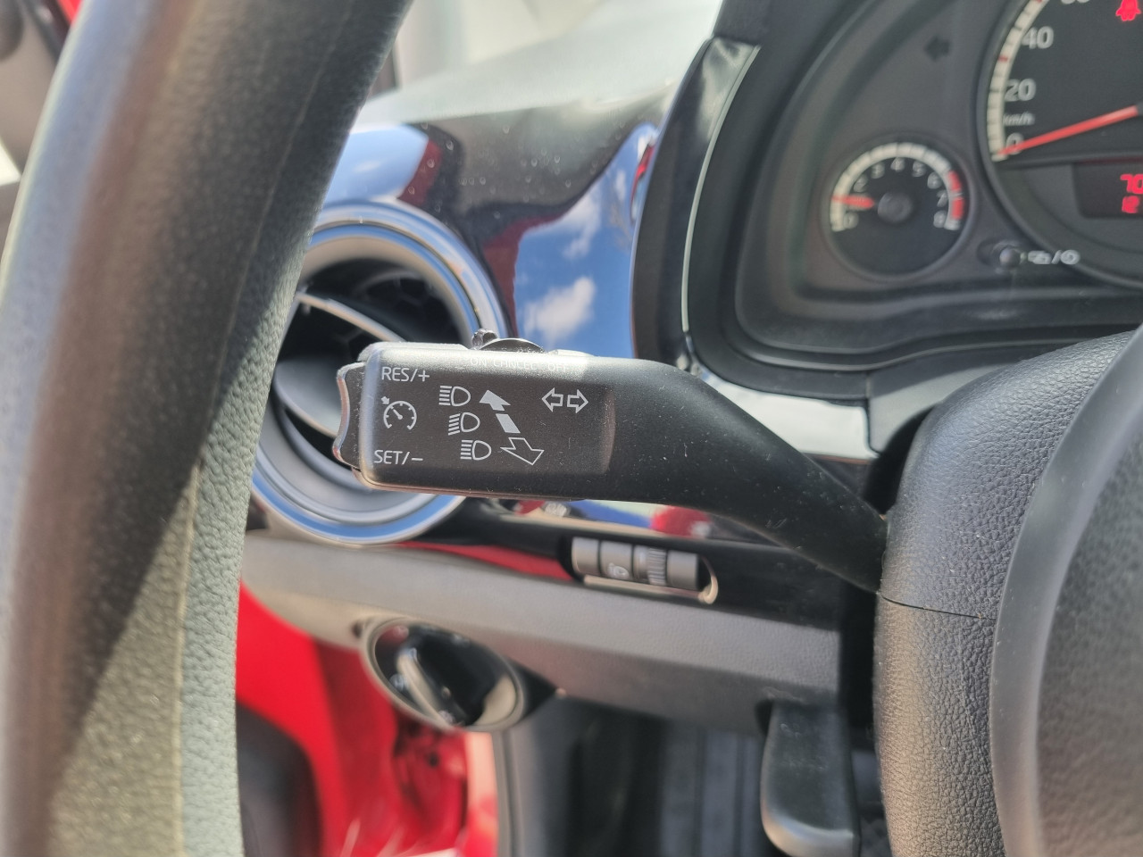 Volkswagen Up! 1.0 take up! BlueMotion | 121.259 KM | Cruise control!