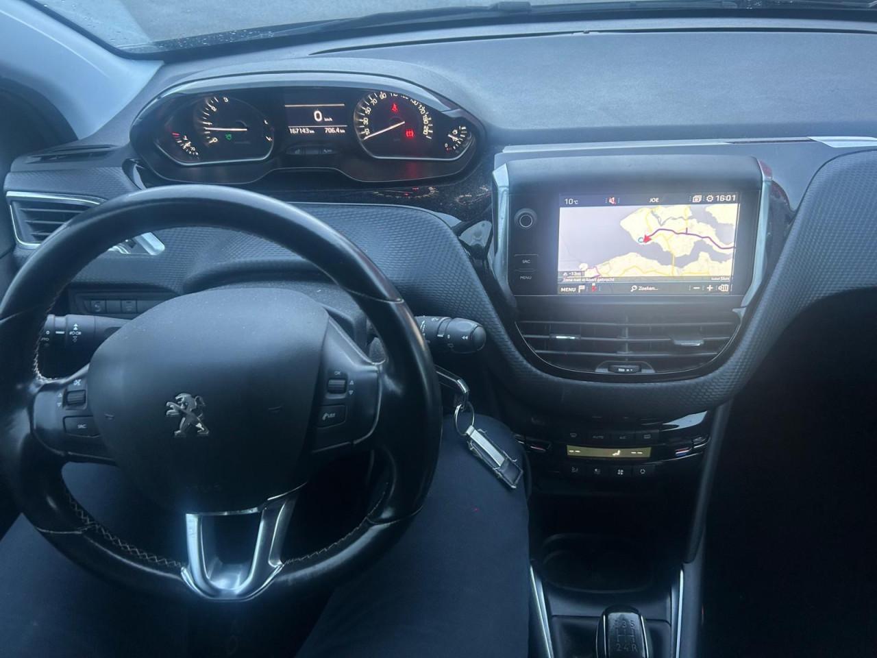 TE KOOP PEUGEOT 208 1.2 PURE TECH ALLURE