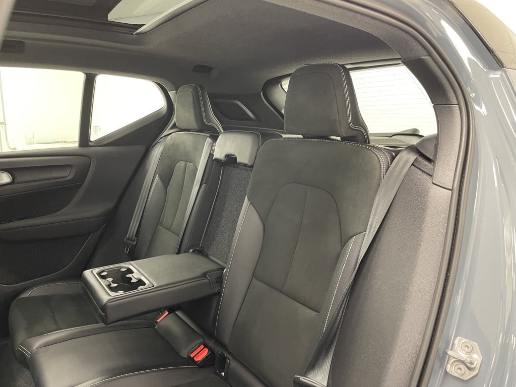 Volvo XC40 1.5 t5 recharge r-design | thunder grey | pano | trekhaak | 262p