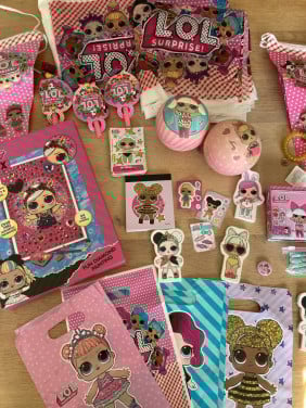 Pakket LOL Surprise spulletjes (knutsel / feest / sieraden)
