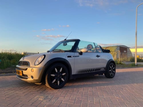 Schitterende MINI Cooper sidewalk jwc cabriolet weinig km 4299 euro