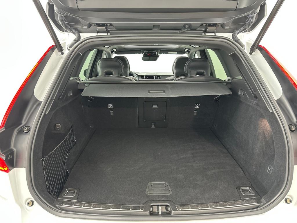 Volvo XC60 t8 390pk recharge r-design| pano| 360camera| trekhaak| h&k sound