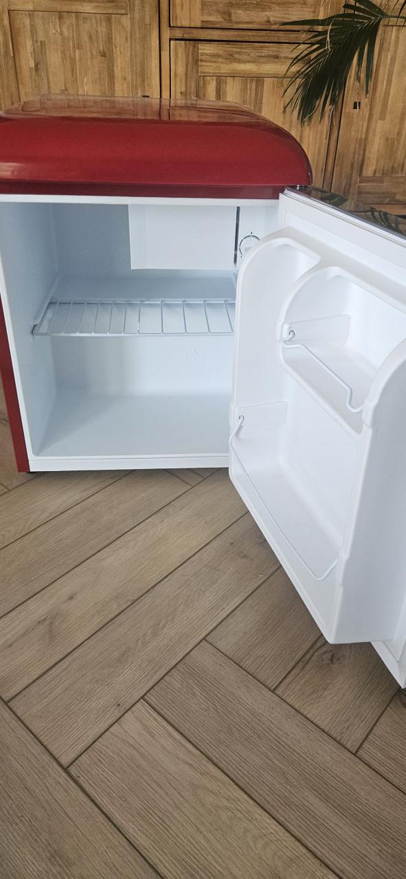 Te koop retro koelkastje