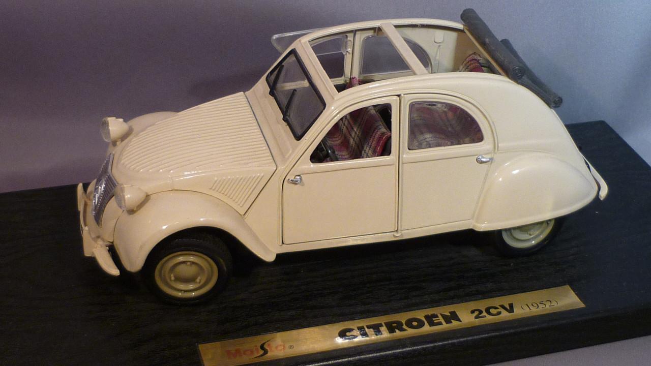 Model auto o.a. voor verzamelaars Citroën 2CV metaal