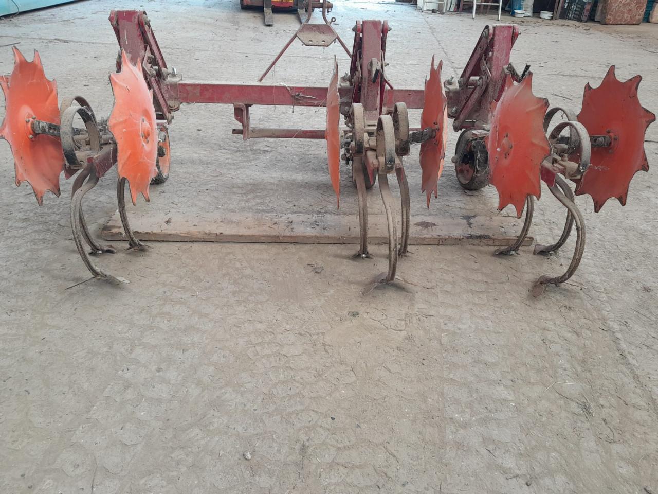 Diverse landbouwmachines en materialen