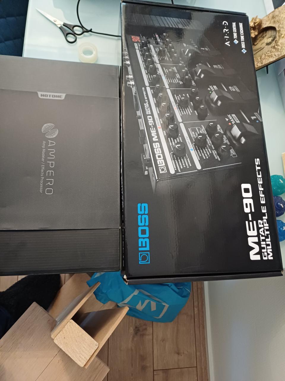 Boss me90 en de hotone ampero zilver