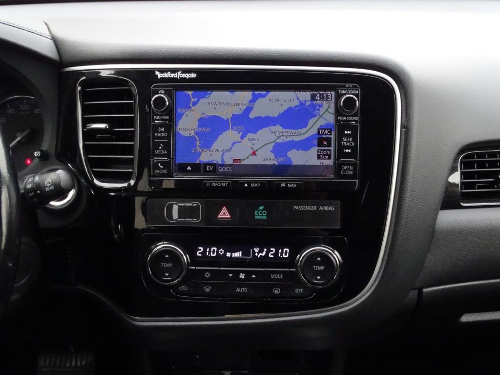 Mitsubishi Outlander 2.0 phev executive edition | trekhaak | navi | camera