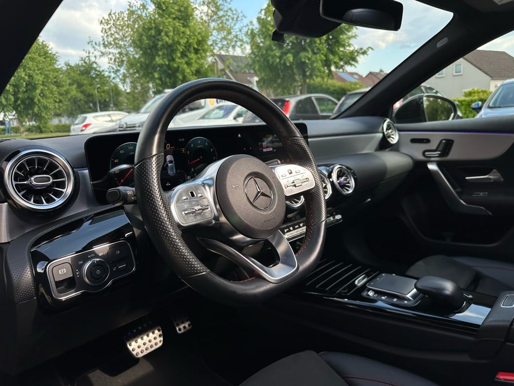Mercedes-Benz A-Klasse 180 business solution amg // ambiance verlichting //