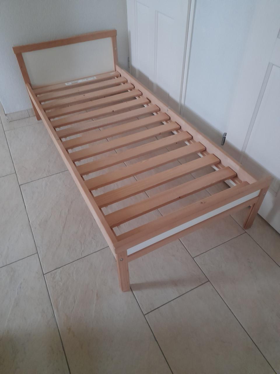 Peuter bed met matras  70 x 160 (in goede nette staat )