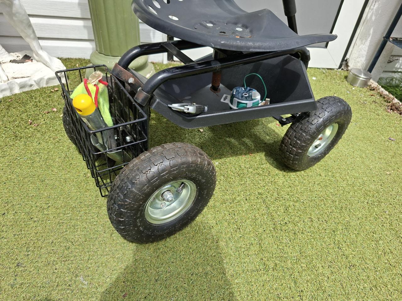 Tuinwagen met draaibare zitting en opbergvakken