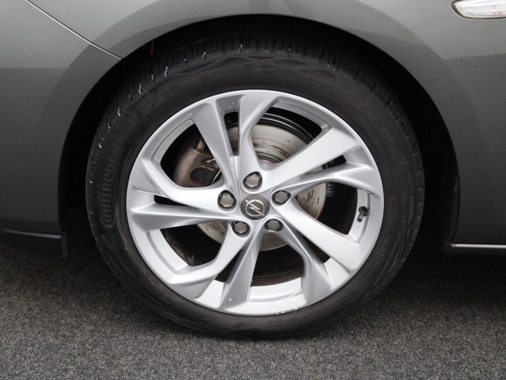Opel Astra 1.2 edition | lmv | parkeer sensoren | climate control | dab | s