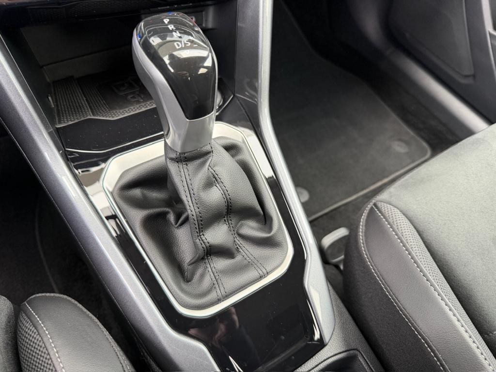 Volkswagen T-roc 1.5 tsi 150pk dsg style | trekhaak | navi | iq light | ada