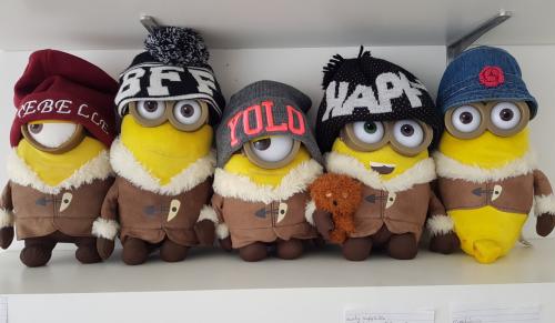 5 Minions BFF inclusief alle mutsen