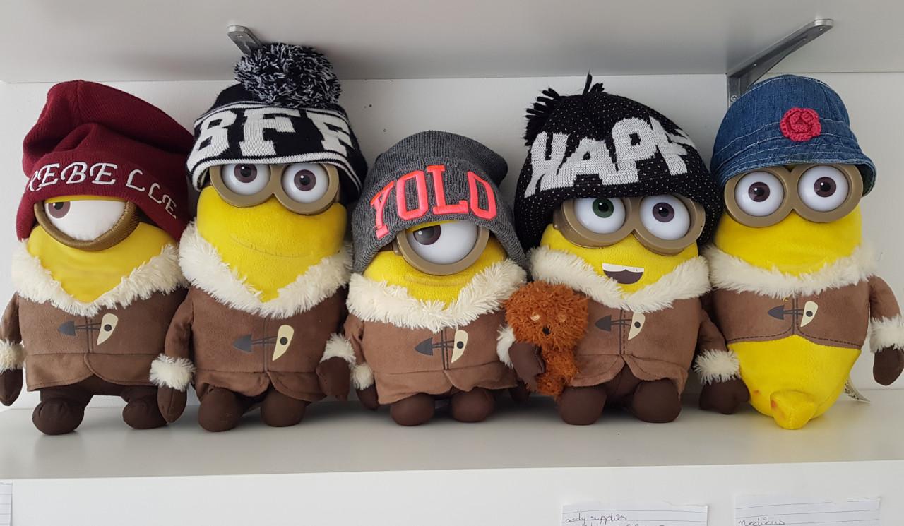 5 Minions BFF inclusief alle mutsen