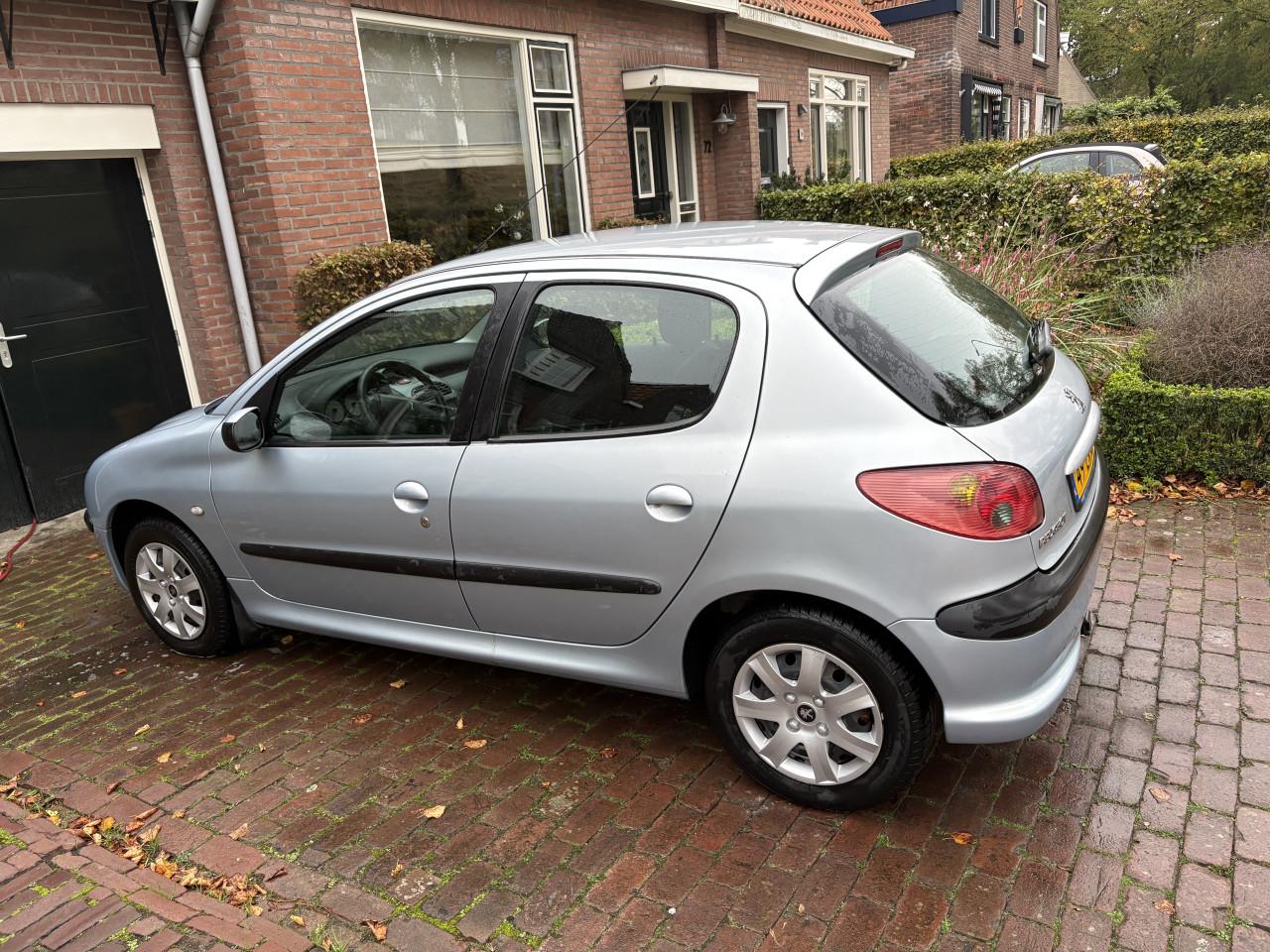 Te koop: Peugeot 206, 5 deurs , slechts 70.671 km gereden