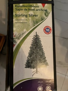 Central park kunstkerstboom stirling silver 240 cm hoog met wilgenteenvoet