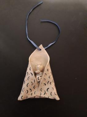 Keramiek: Baby in omslagdoek