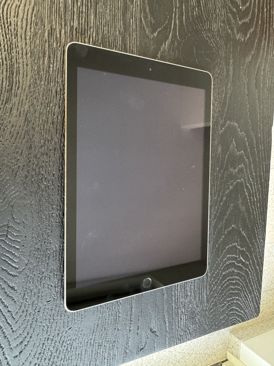 Ipad 5e generatie model 1822  128gb incl verloop naar HDMI