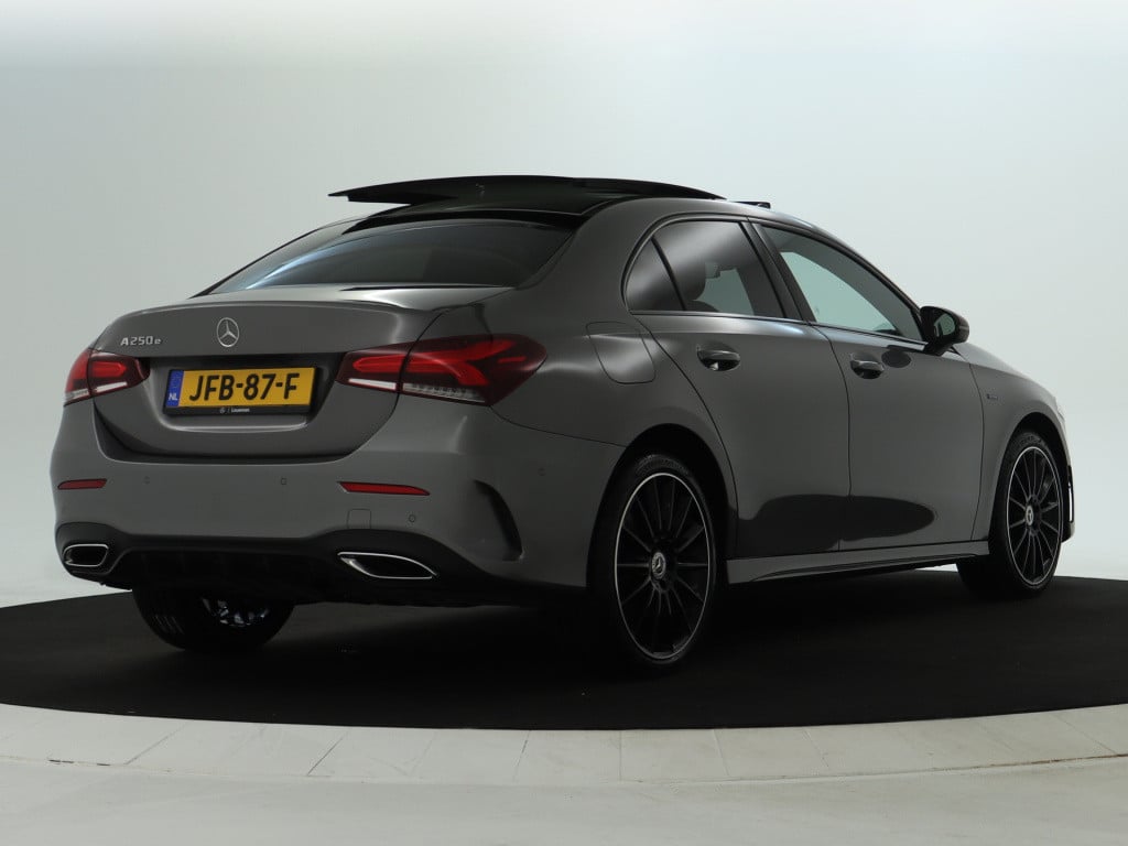 Mercedes-Benz A-Klasse 250 e sedan amg plug-in hybride amg line | night pak