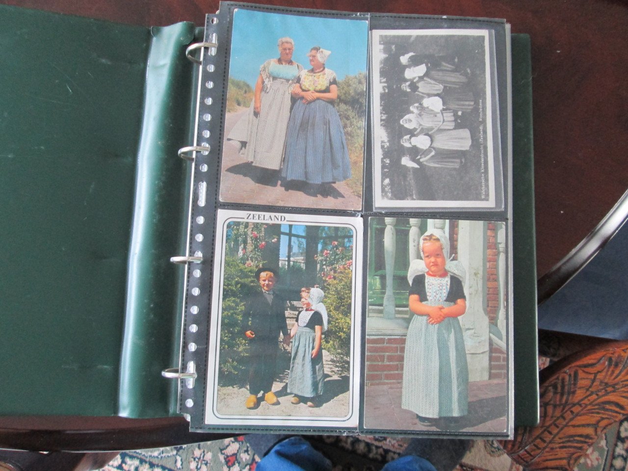 Aanzichtkaartenalbum Zeeuwse klederdracht