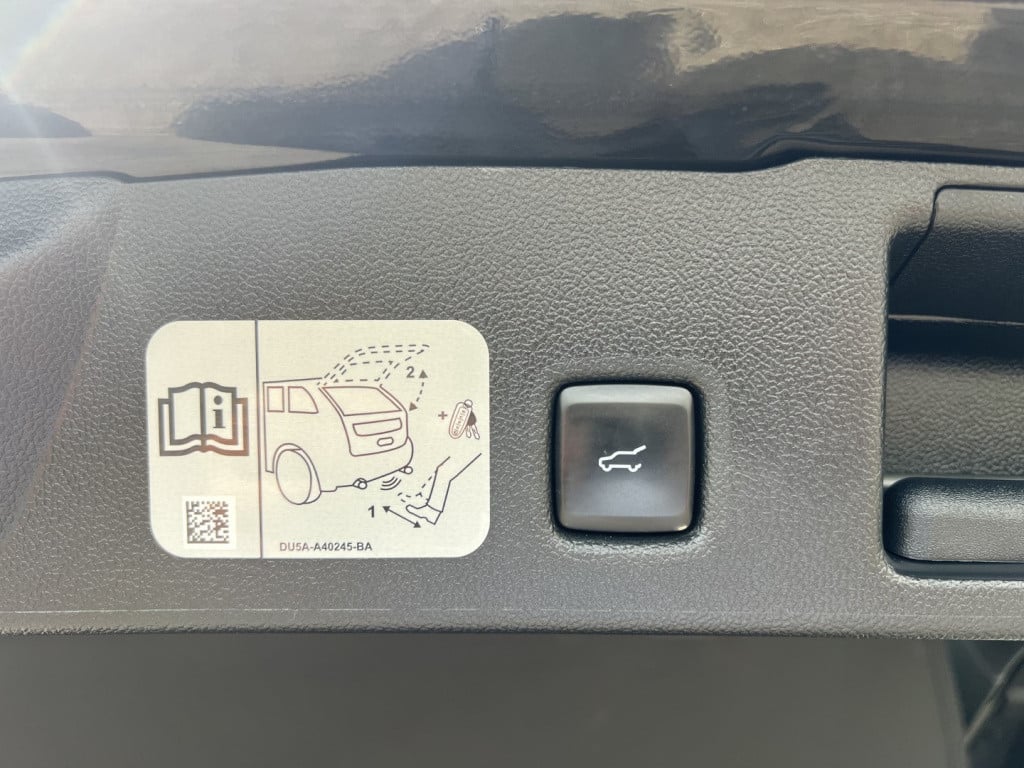 Ford Kuga 1.5 ecoboost 150pk 2wd st-line x , trekhaak , winterpack ,head up