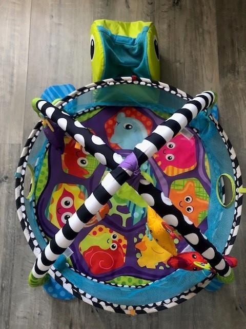 Fleurige ballenbak inclusief wat (speel)ballen, schildpad!