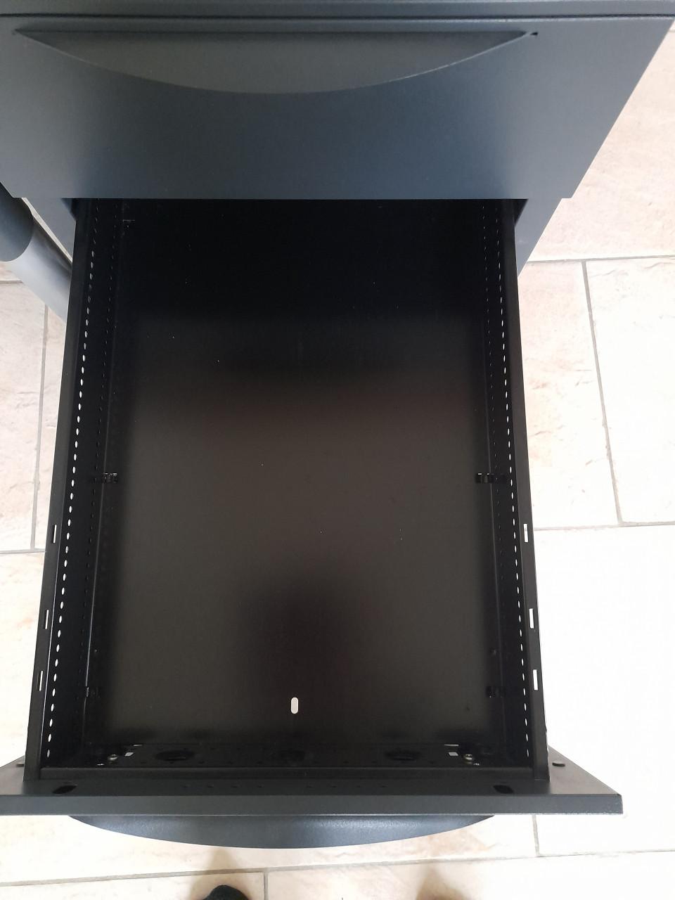 Ladenkastje op wielen (42 x 58 x 54H)  Zonder sleutel!