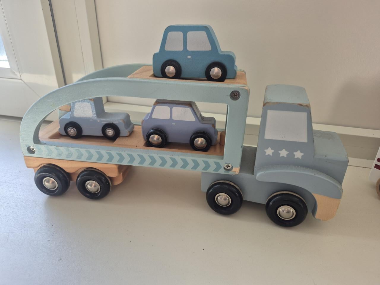Houten speelgoed auto's