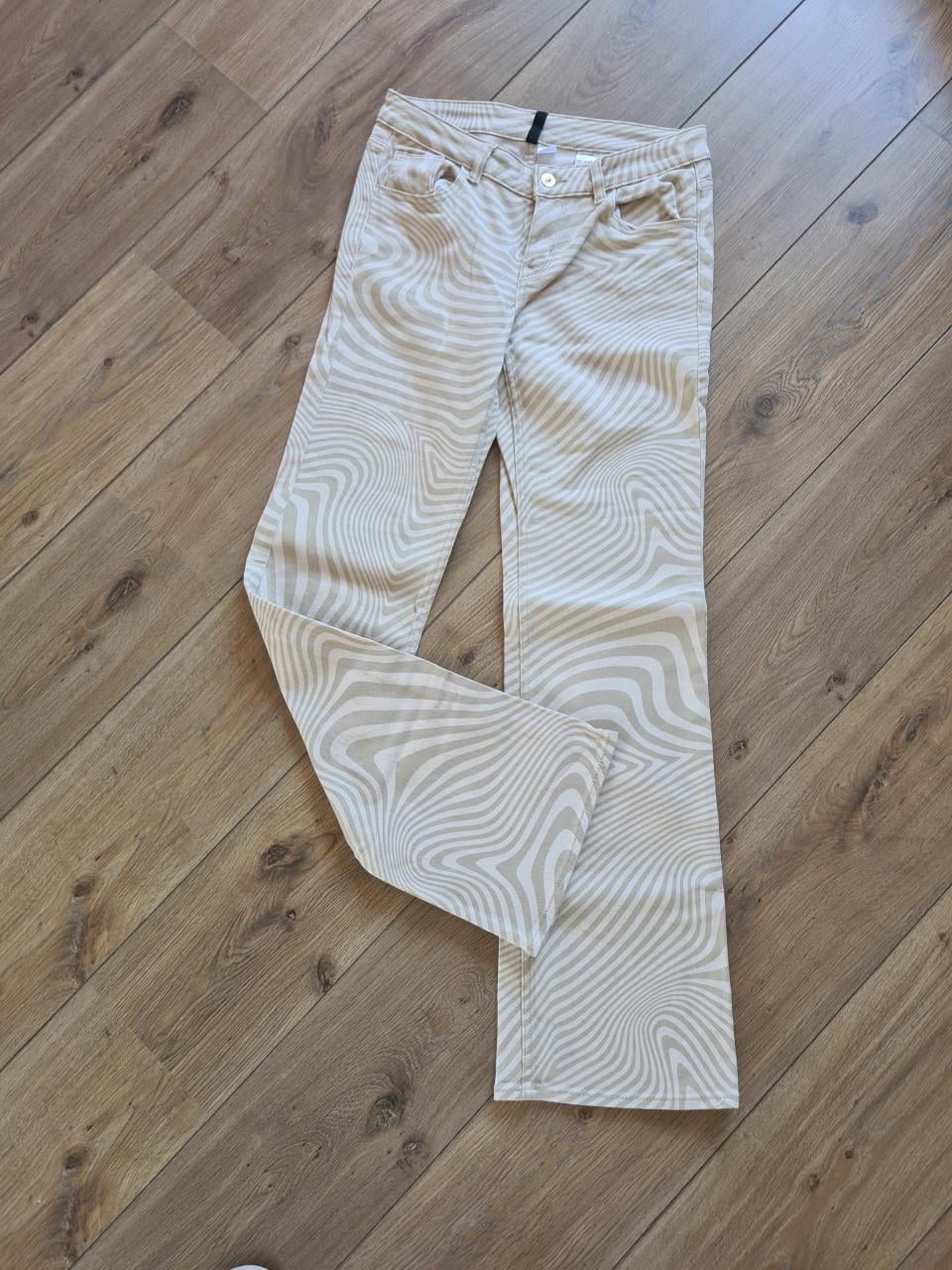 Leuke flared broek van H&M Divided in maat 38/40 (M)
