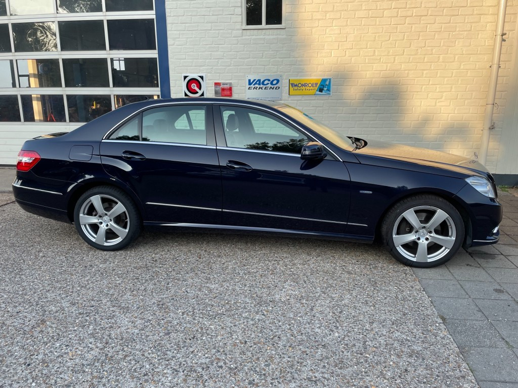 Mercedes-Benz E-Klasse e350 avantgarde / luchtvering