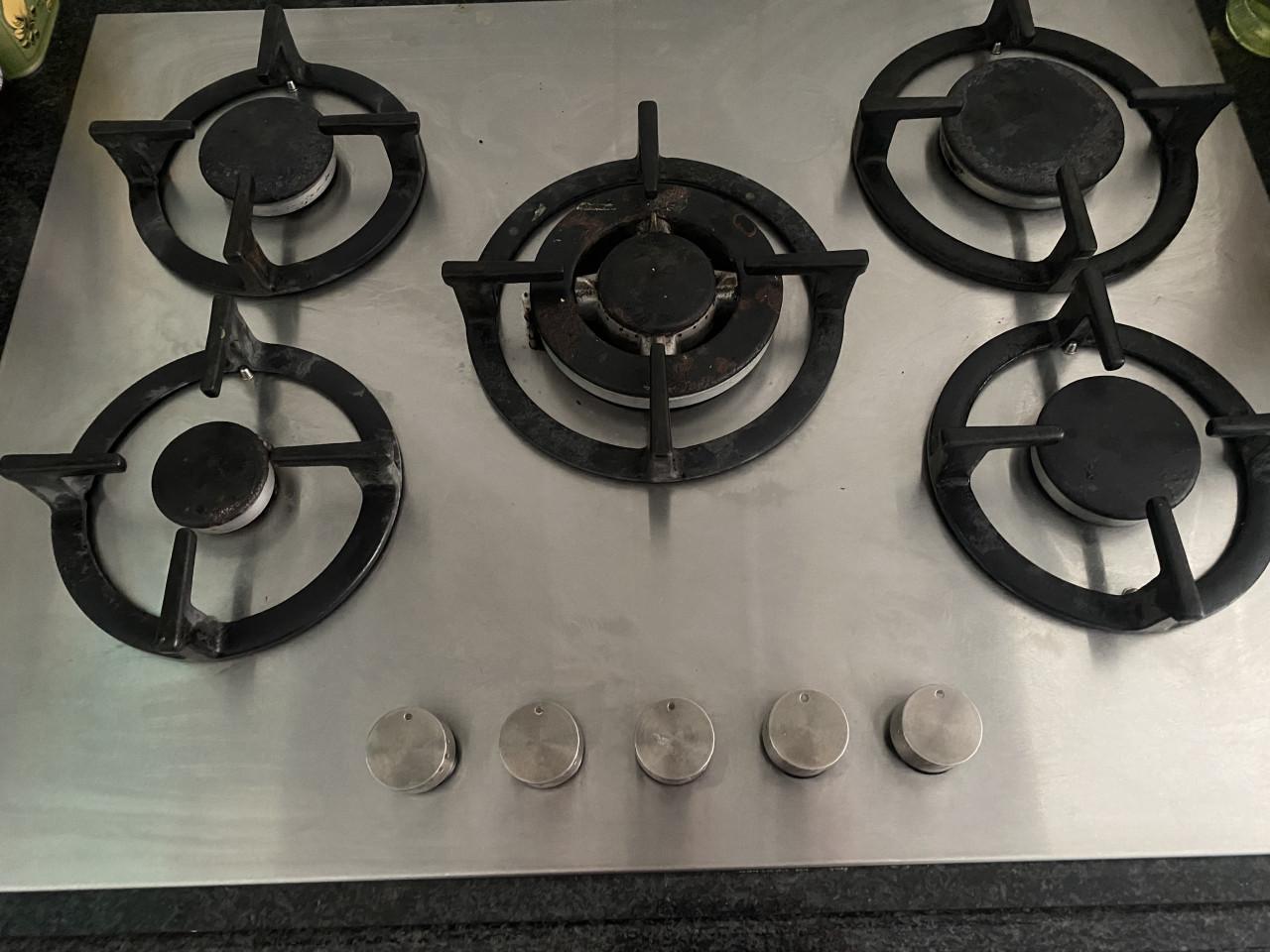 Keuken Gratis ( + deel apparatuur over te nemen)