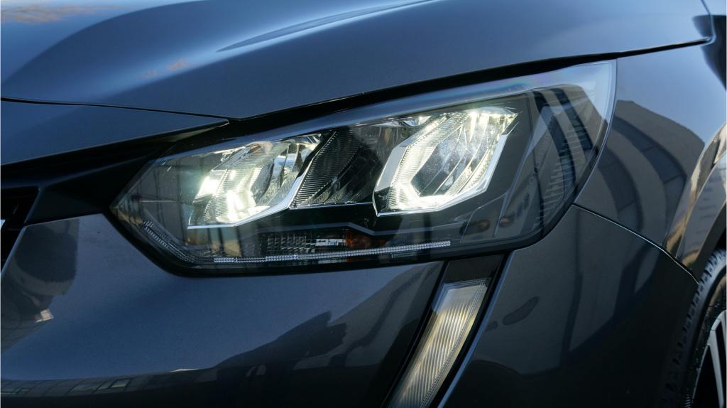 Peugeot 208 1.2 puretech 100 allure rijklaar incl garantie