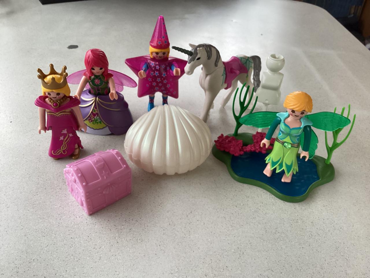 Heel veel Playmobil. Tandartsenpraktijk. Politie-bureau. Bouwplaats etc.