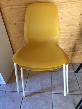 GRATIS 2 gele en 2 grijze stoelen