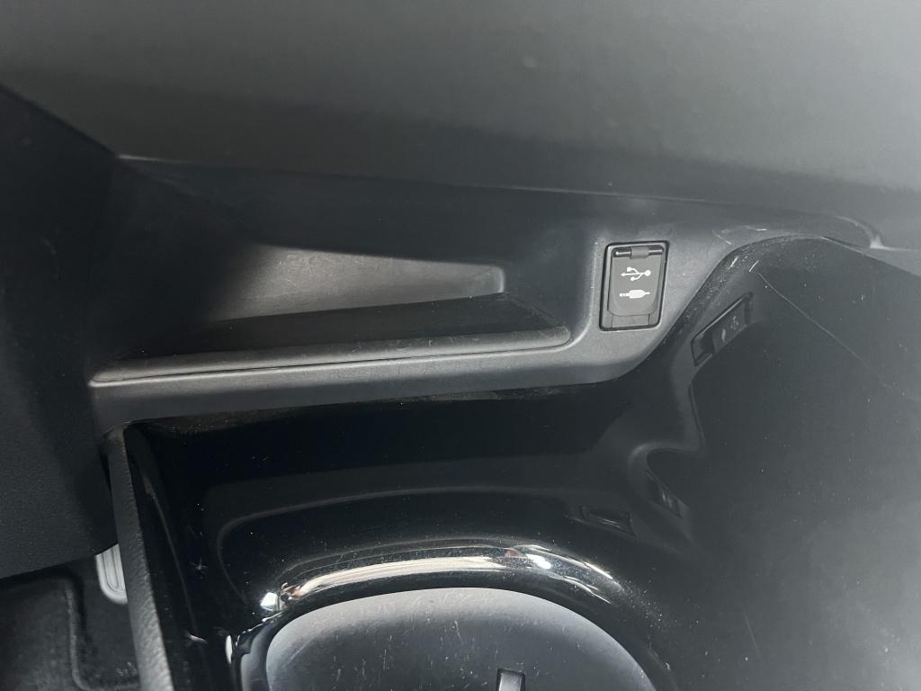 Toyota C-hr 1.8 hybrid executive | all-seasonbanden | dealeronderhouden