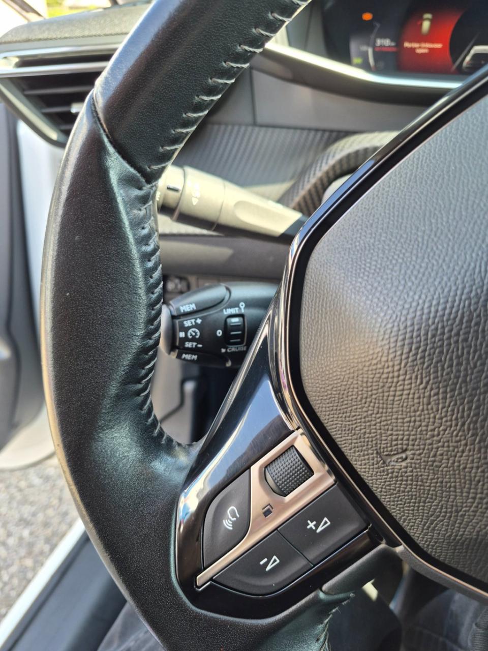 Peugeot 208 1.2 puretech blue lease allure 3d teller
