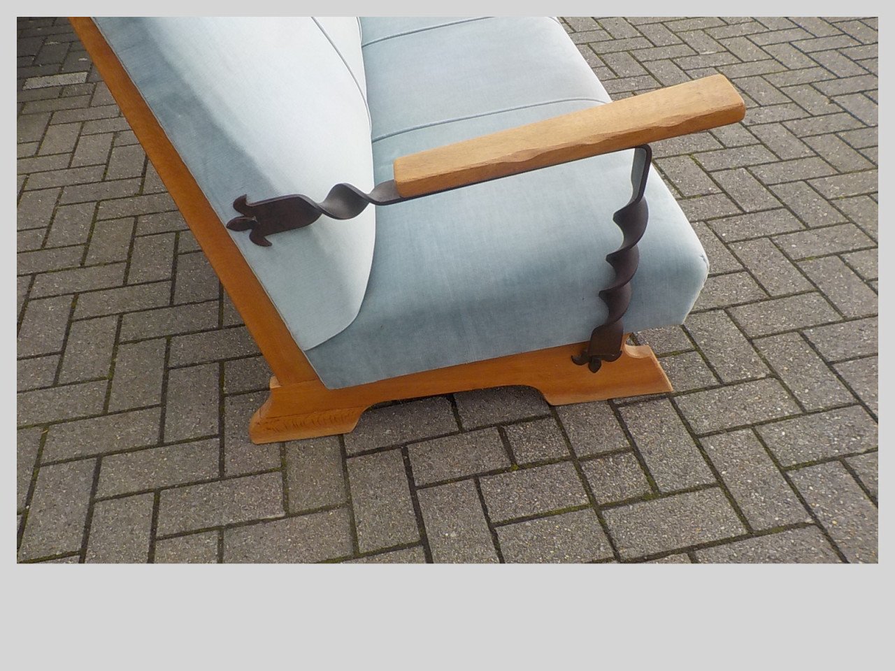 Leuk jaren '70 bankje in zeer goede staat opnieuw bekleed breed 140 cm