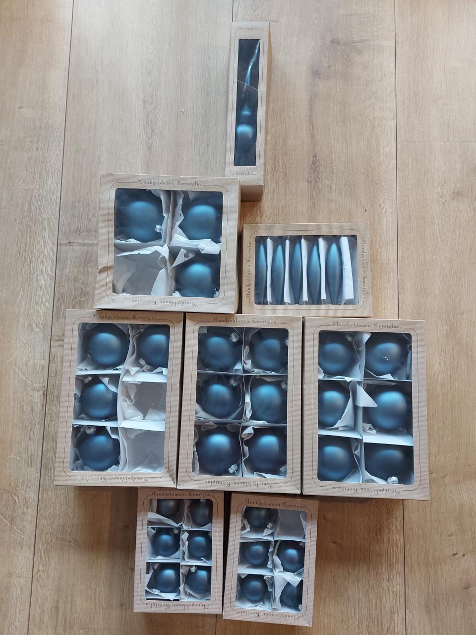 Mooie set mat blauwe kerstballen (mondgeblazen)