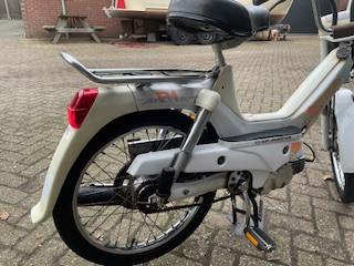 Unieke puch maxi in de orginele staat /lak 11000km bieden