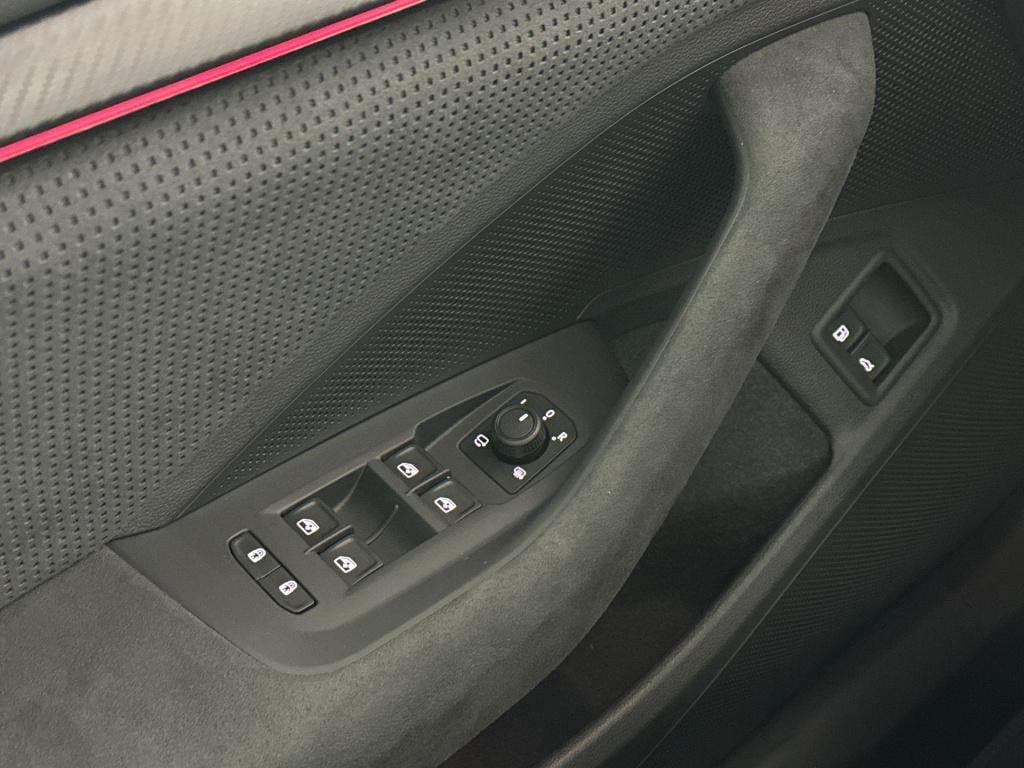 Skoda Superb sportline business 1.5 tsi phev 150 kw / 204 pk co