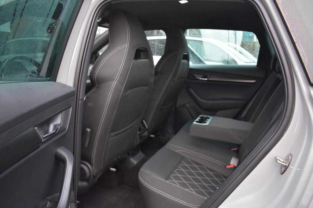 Skoda Karoq 1.5 tsi act sportline | trekhaak | camera | nap | canton | appl