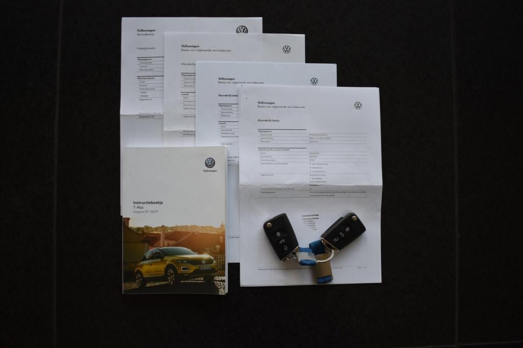 Volkswagen T-roc 1.5 tsi r-line | pano | trekhaak | camera | beats | nap | 