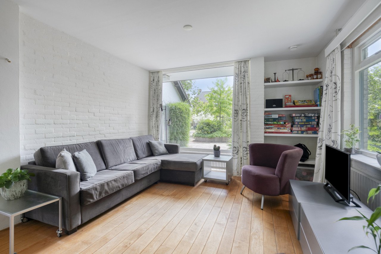 Mooi groenomzoomd vrijstaand huis met 4 slaapkamers en zeer grote badkamer