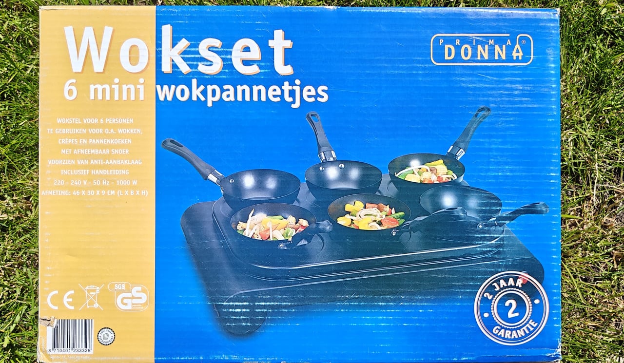 Te Koop Wokset met 6 wok pannetjes.