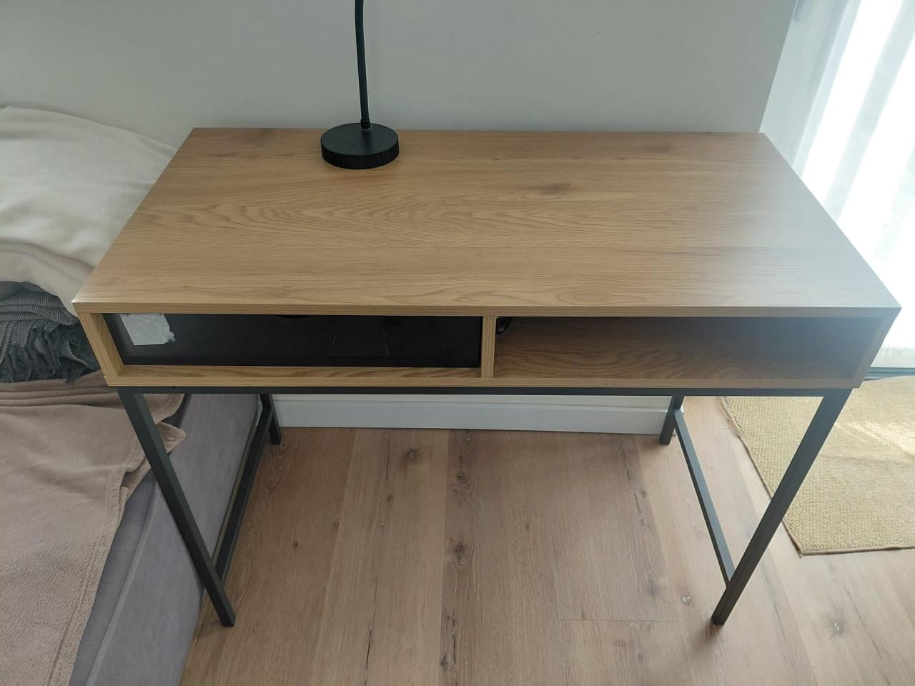 Zeer nette Bureau