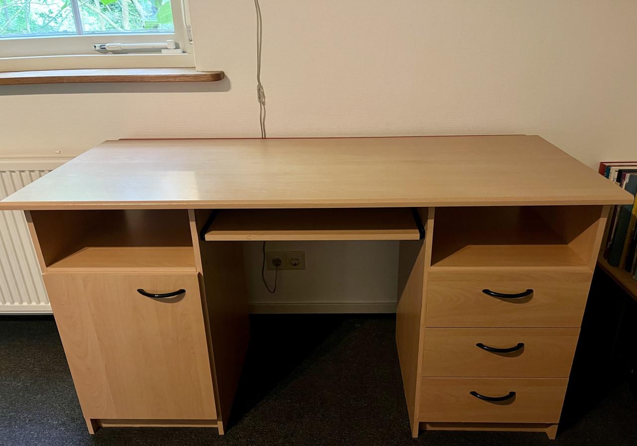Licht beuken gekleurd bureau