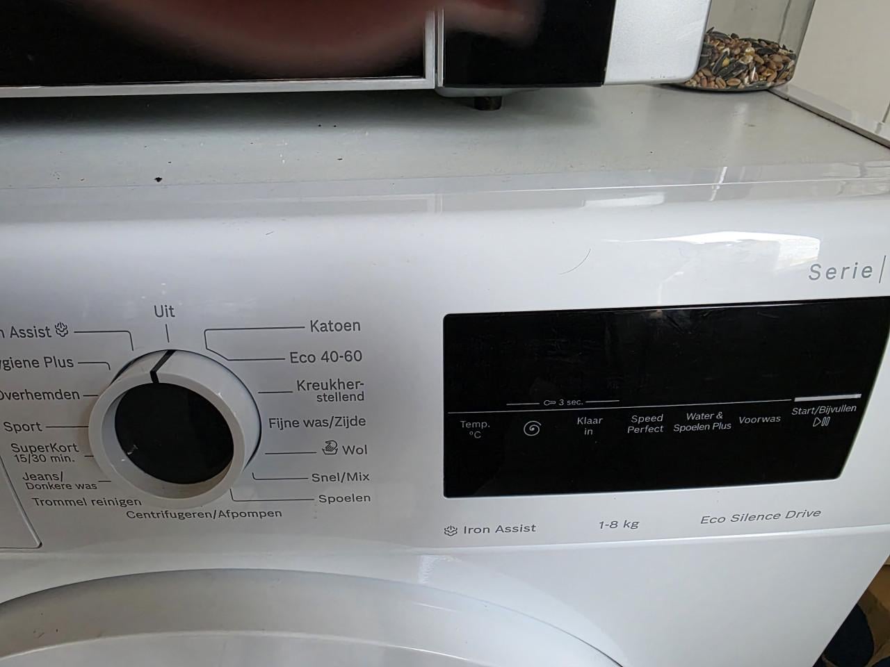 Bosch Serie 4 Iron Assist Eco Silent Drive