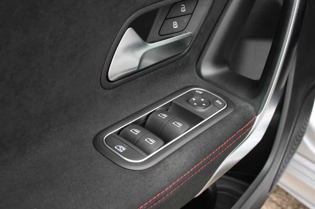 Mercedes-Benz A-Klasse 180 business solution amg