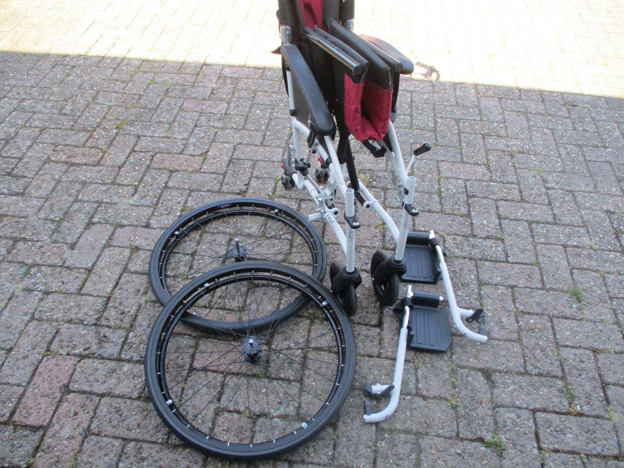 Zgan Excel G Logic + opvouwbare lichtgewicht rolstoel met neerklapbare rug
